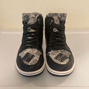 Nike Air Jordan 1 Retro High BHM  579591 010 Men's size‎ 8 Black Mid Wing Print